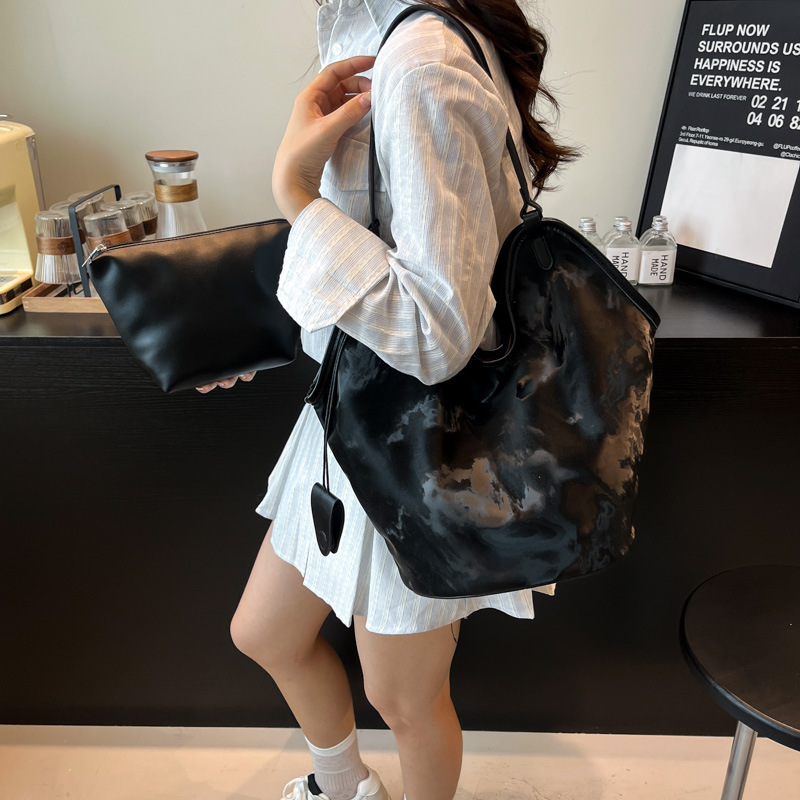 Niche bags, women's large-capacity bucket bag, 2025 new summer versatile casual single-shoulder bag, commuting hand-held mother and child bag details Picture