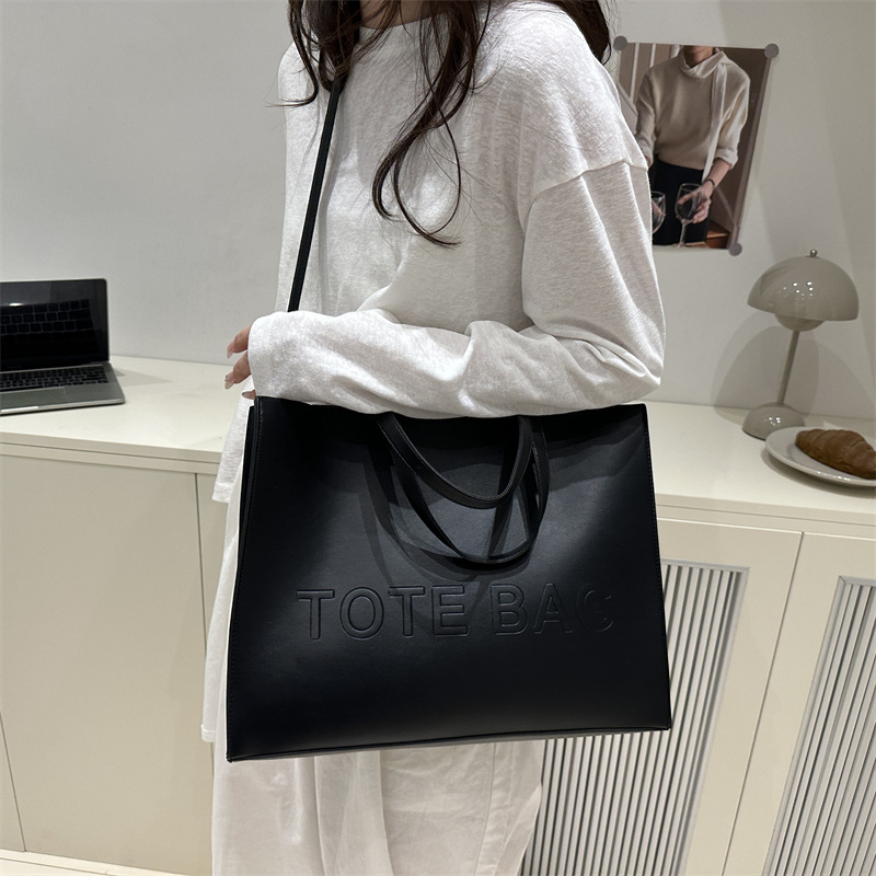 Embossed letter texture, large capacity, 2025 new fashionable summer retro single-shoulder commuter bag, hand-held tote large bag details Picture