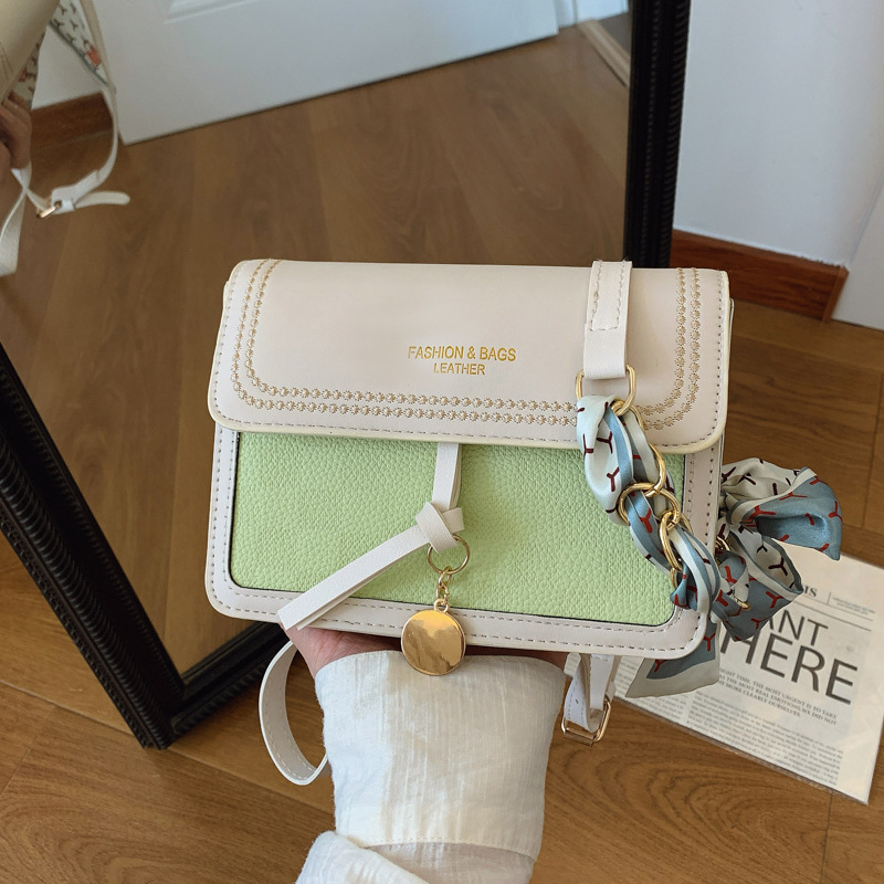 This year, the cream-shaped small square bag is in vogue. It's a new single-shoulder bag and crossbody bag for women in 2025 full figure