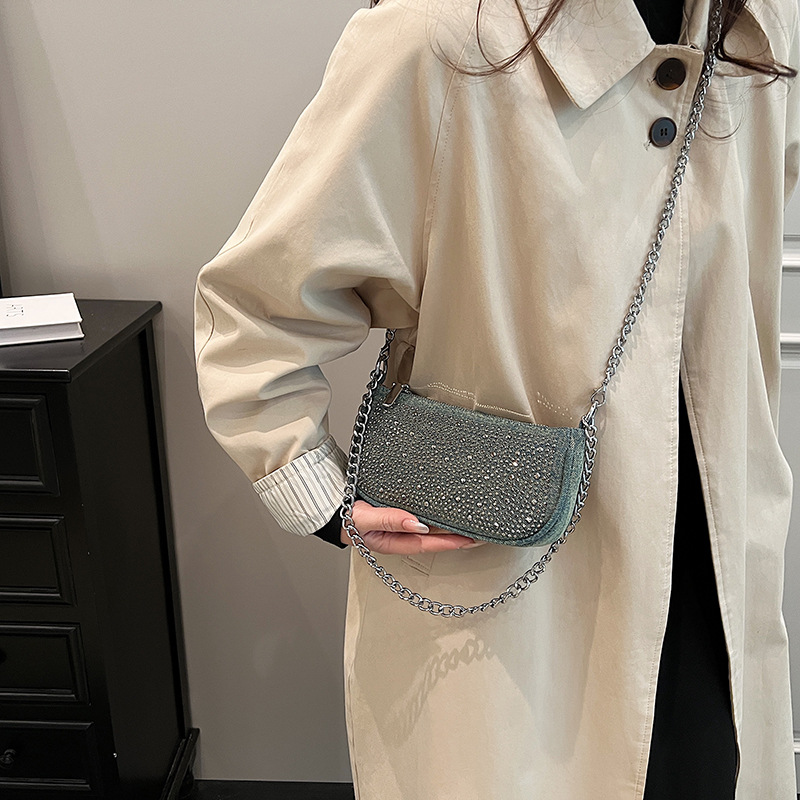 Korean niche underarm bag for women, 2024 new fashion chain handbag, sequined high-end single-shoulder crossbody bag Application Scenario