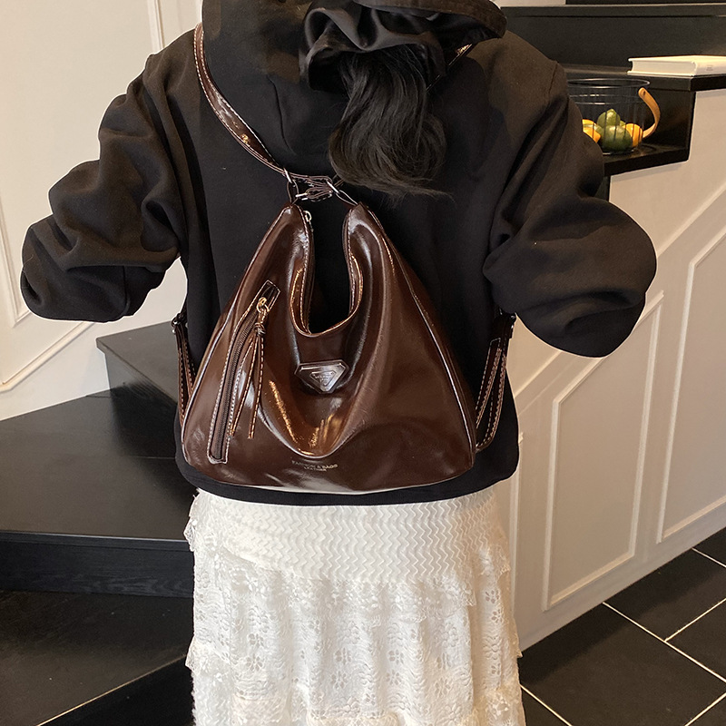 2025 New women's backpack, large-capacity commuter bag, fashionable single-shoulder women's bag, tote bag, simple and trendy crossbody bag details Picture