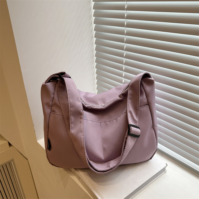 2025 New casual crossbody canvas bag, simple and large-capacity single-shoulder bag, niche design sense daily commuting bag full figure