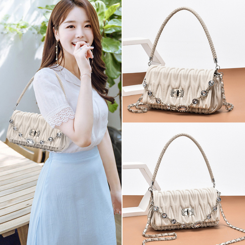 French niche bag pearl women's bag 2022 New trendy single-shoulder underarm bag, high-end and versatile pleated chain bag details Picture