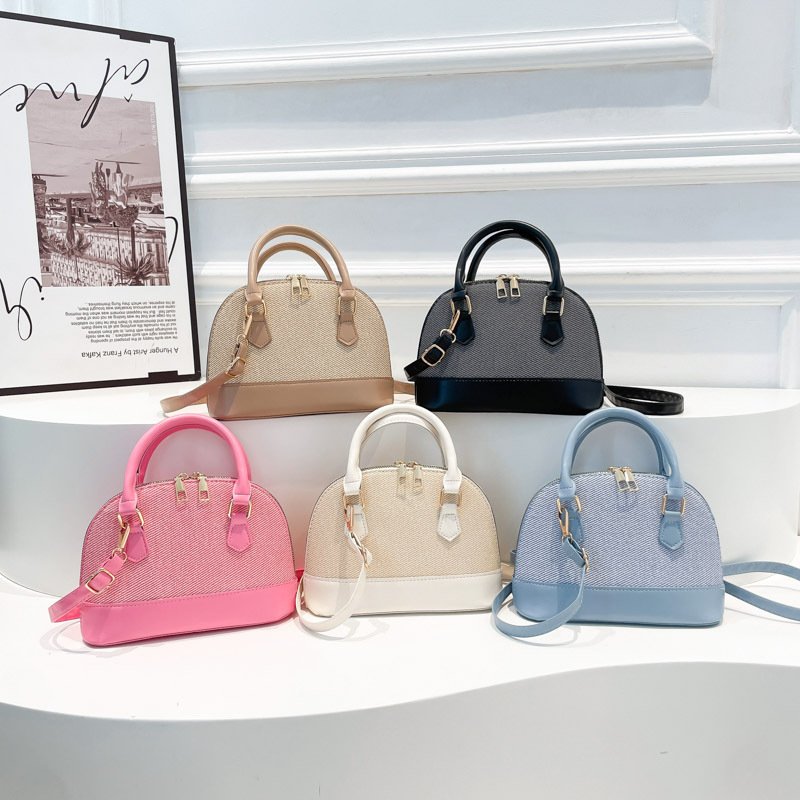Little Bag Women 2025 Cross-border New Style fashionable retro hand-held shell bag, simple and casual single-shoulder crossbody bag for women Application Scenario