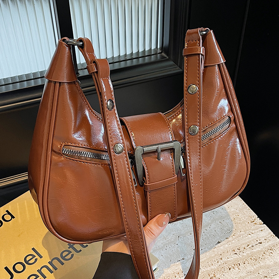 A cool and retro small handbag for women, a new 2024 trendy and fashionable oil-wax skin dumpling bag, versatile and high-quality crossbody bag full figure