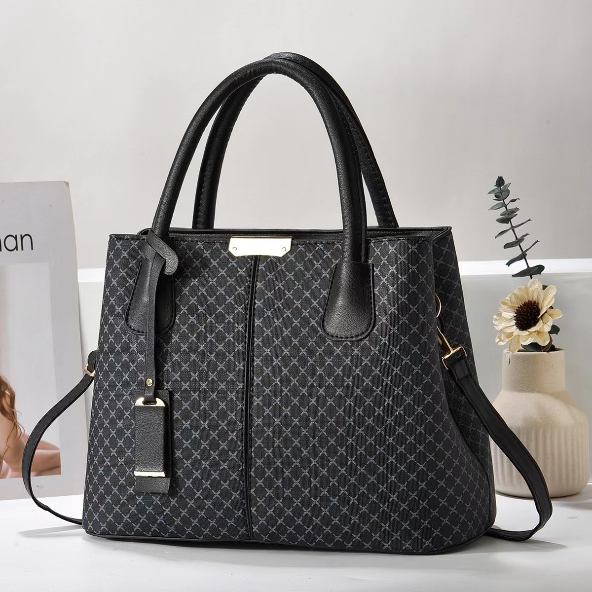The new printed tote bag, hand-held bag, shoulder crossbody bag for women, middle-aged lady and mother bag, exudes a sense of luxury Specification drawing