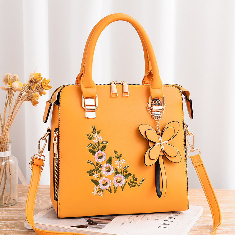 Factory direct sales of women's bags 2022 new style crossbody bags, middle-aged fashion embroidered handbags, cross-border foreign trade consignment Specification drawing
