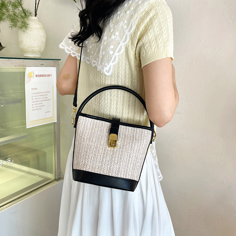 Korean ins casual woven straw bag for women 2025 new vacation-style fashionable hand-held crossbody bag bucket bag details Picture