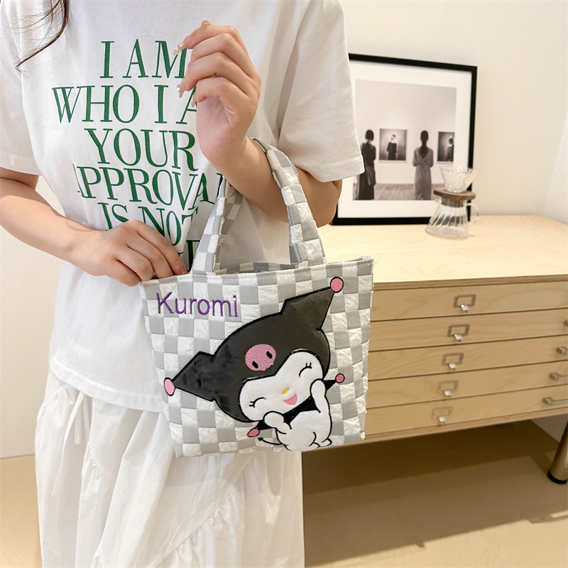 Cartoon canvas handbag bag, large-capacity claw machine doll exchange, girlish travel coin purse bag, daily storage Application Scenario