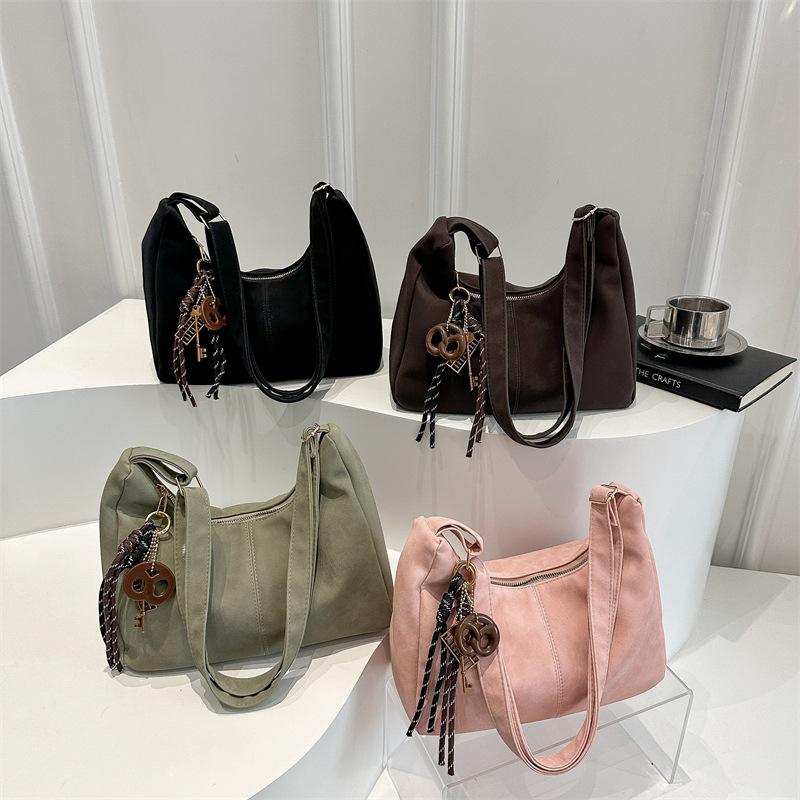 A retro, simple and fashionable large-capacity tote bag for women, a new niche, simple and casual single-shoulder bag, a high-end crossbody bag Application Scenario