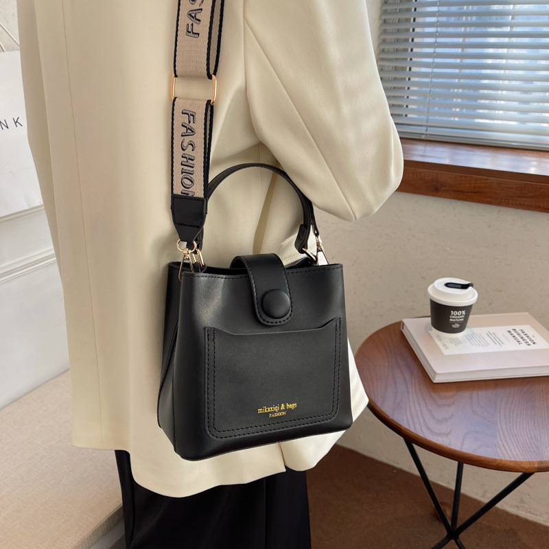 Factory wholesale custom bags: Women's retro bucket bags, fashionable and simple handbags, high-end single-shoulder crossbody bags details Picture