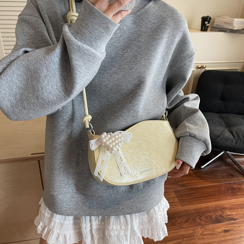 A niche underarm bag with a high-quality texture, a new summer 2025 solid color small square bag, a simple single-shoulder bag, and a versatile crossbody bag Specification drawing