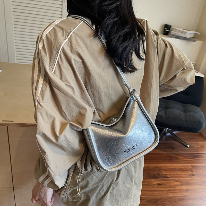 Bao Baozi 2025 New Niche design Pillow bag, personalized texture, fashionable single-shoulder bag, trendy and simple crossbody bag details Picture