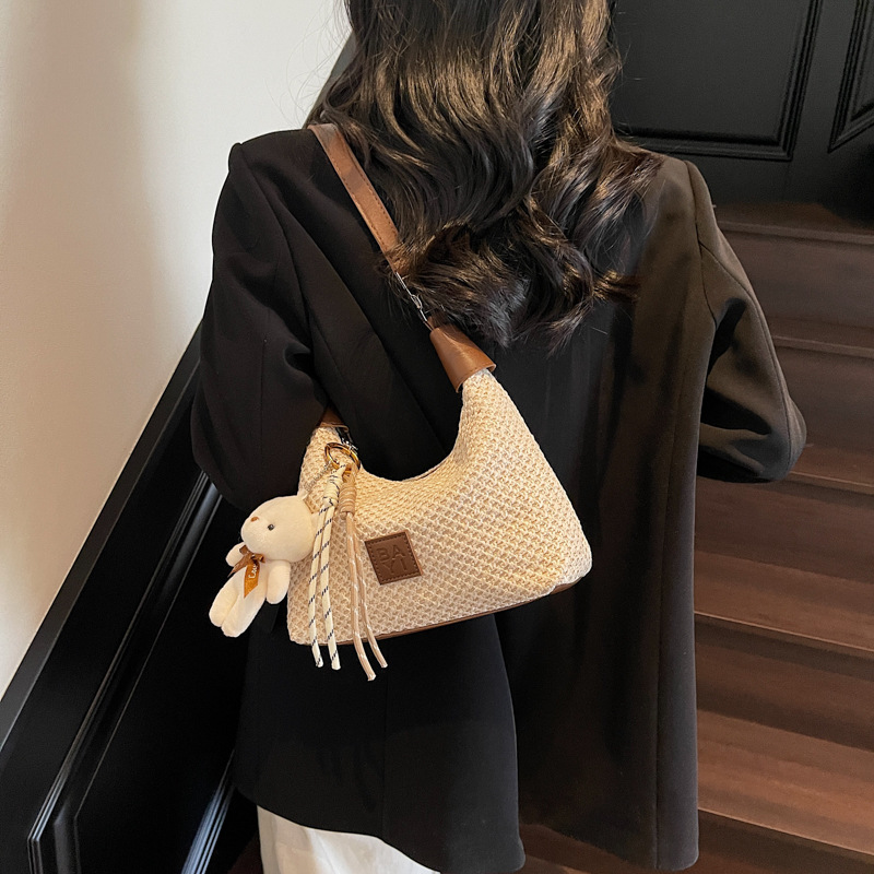 Trendy and fashionable hand-held small bag for women, 2025 new straw-woven color-blocking single-shoulder bag, stylish and versatile, casual crossbody bag Application Scenario