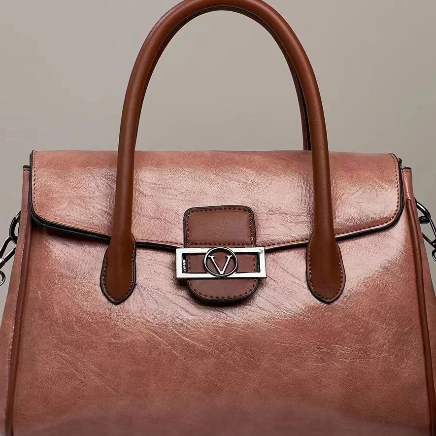 A new Korean-style stylish commuter women's bag for foreign trade, with a large capacity, fashionable and simple design, hand-held shoulder, and a soft leather-like tote bag Application Scenario