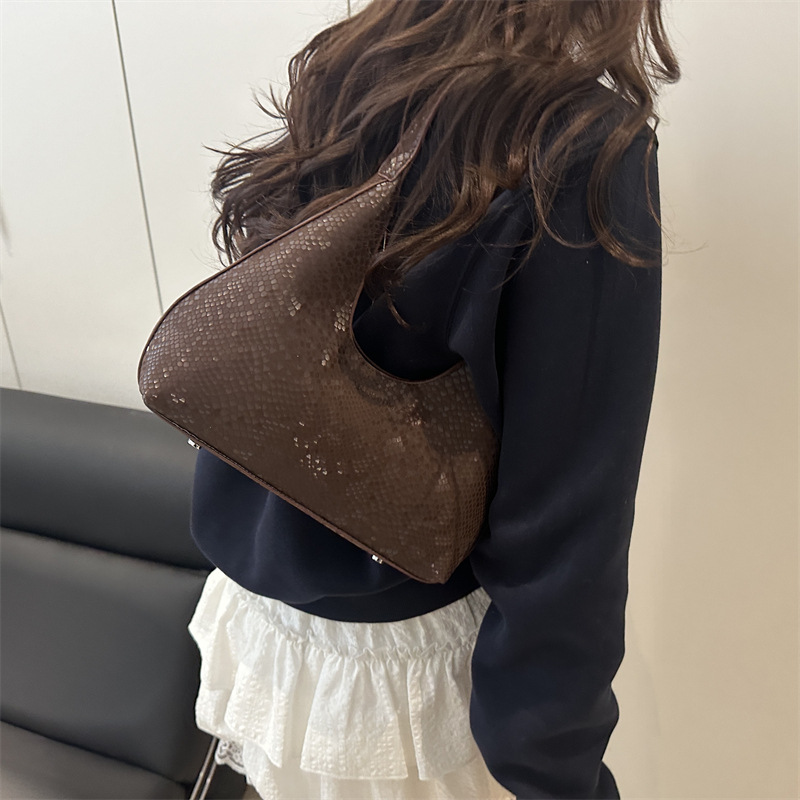 This year, the new fashion and niche chain single-shoulder armpit bag of "Bag Women's Summer 2025" is popular. The crossbody dumpling bag is in vogue details Picture