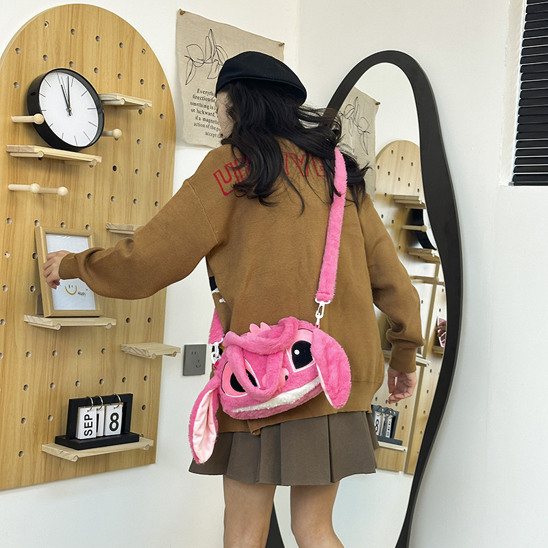 New cartoon girl doll handbag, high appearance level, versatile single-shoulder crossbody handbag, large capacity coin purse bag Application Scenario