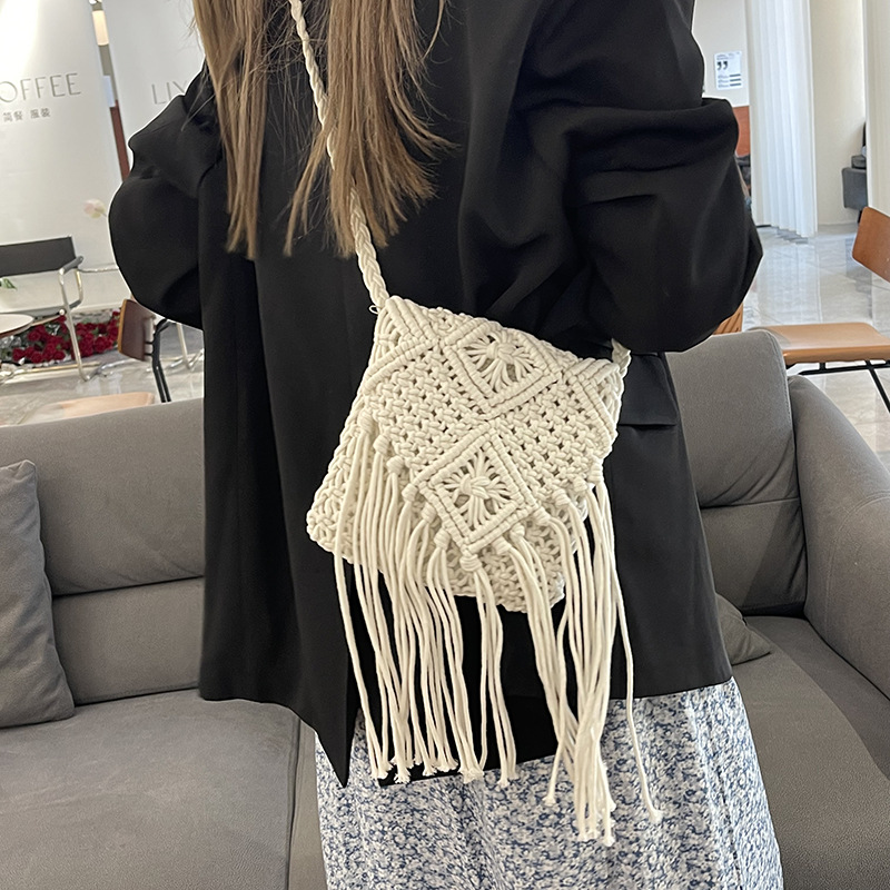The 2025 new hand-woven bag is a cute and unique summer design for women. It features a single-shoulder bag with tassel fashion and a crossbody bag Specification drawing
