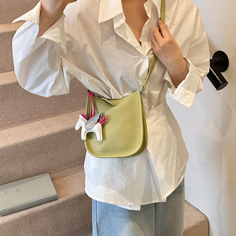 2025 New trendy soft leather lychee pattern small square bag for women, fashionable and versatile, ins Korean style stylish single-shoulder crossbody bag Application Scenario