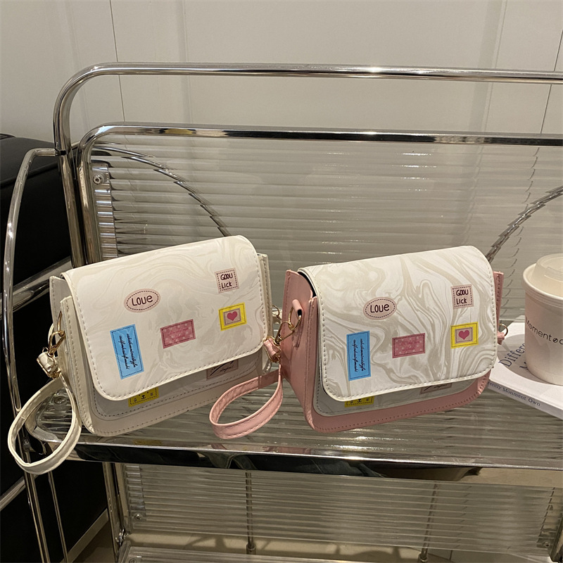 Cute printed underarm bag, urban simplicity, large capacity, women's single-shoulder bag, fashionable and versatile, crossbody small square bag Application Scenario