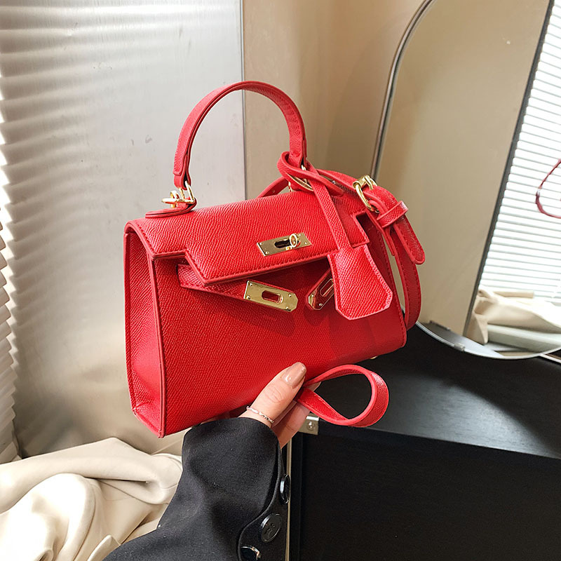 A new, trendy, high-end and high-quality crossbody Kelly bag for women in 2025, featuring a retro and niche style from Europe and America details Picture