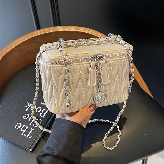 Summer 2025 Chanel-style diamond-shaped chain bag, women's shiny diamond simple box bag, versatile crossbody bag, single-shoulder small bag full figure