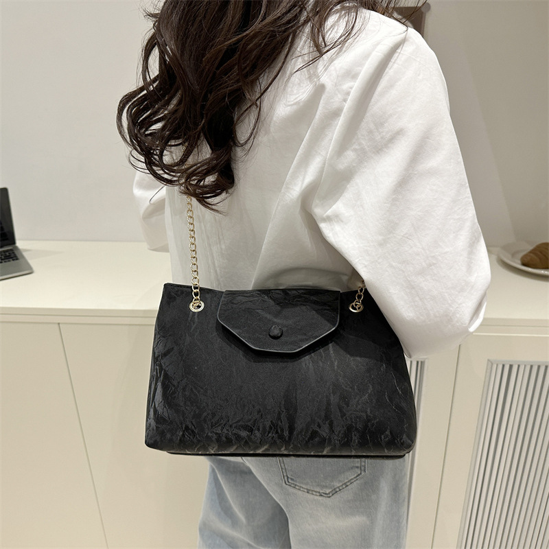 Ladies' bags 2025 Spring/Summer New chain single-shoulder underarm bag, large-capacity fashionable commuting crossbody tote bag for women details Picture