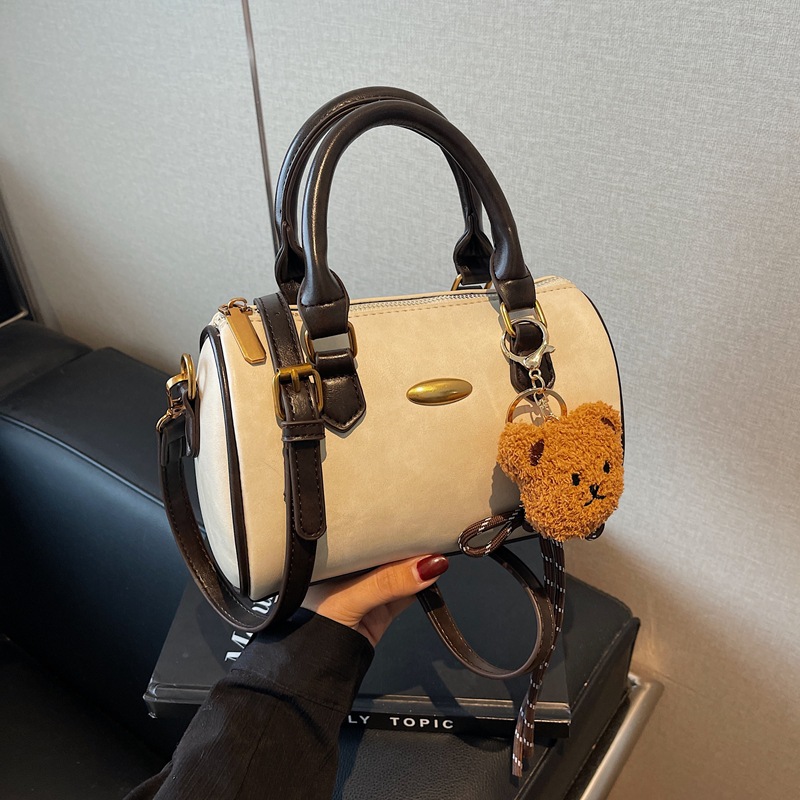 This year, Boston bags are popular. The 2024 new retro crossbody bag for women and the casual hand-held pillow bag for women are all in fashion Specification drawing