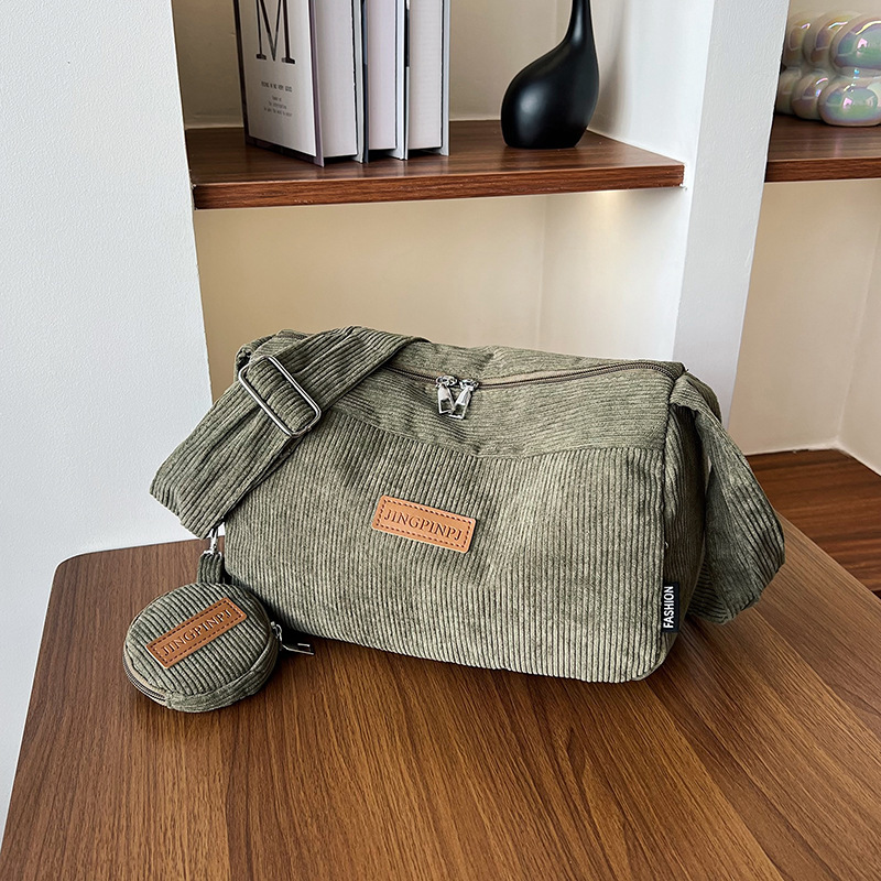 Cross-border corduroy pillow bag for women, new autumn/Winter 2024, casual and versatile wide shoulder strap, single-shoulder crossbody bag for college students full figure