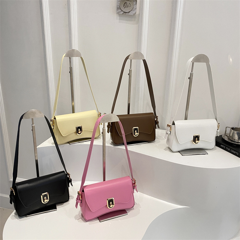 Stylish and high-quality women's bag 2025 Summer new style niche design sweet crossbody bag simple solid color trendy crossbody bag Application Scenario