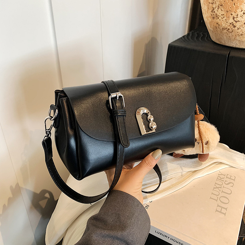 A new Korean style Instagram trendy and fashionable small square bag for women in 2025, with a unique and high-end feel, simple and casual single-shoulder bag details Picture