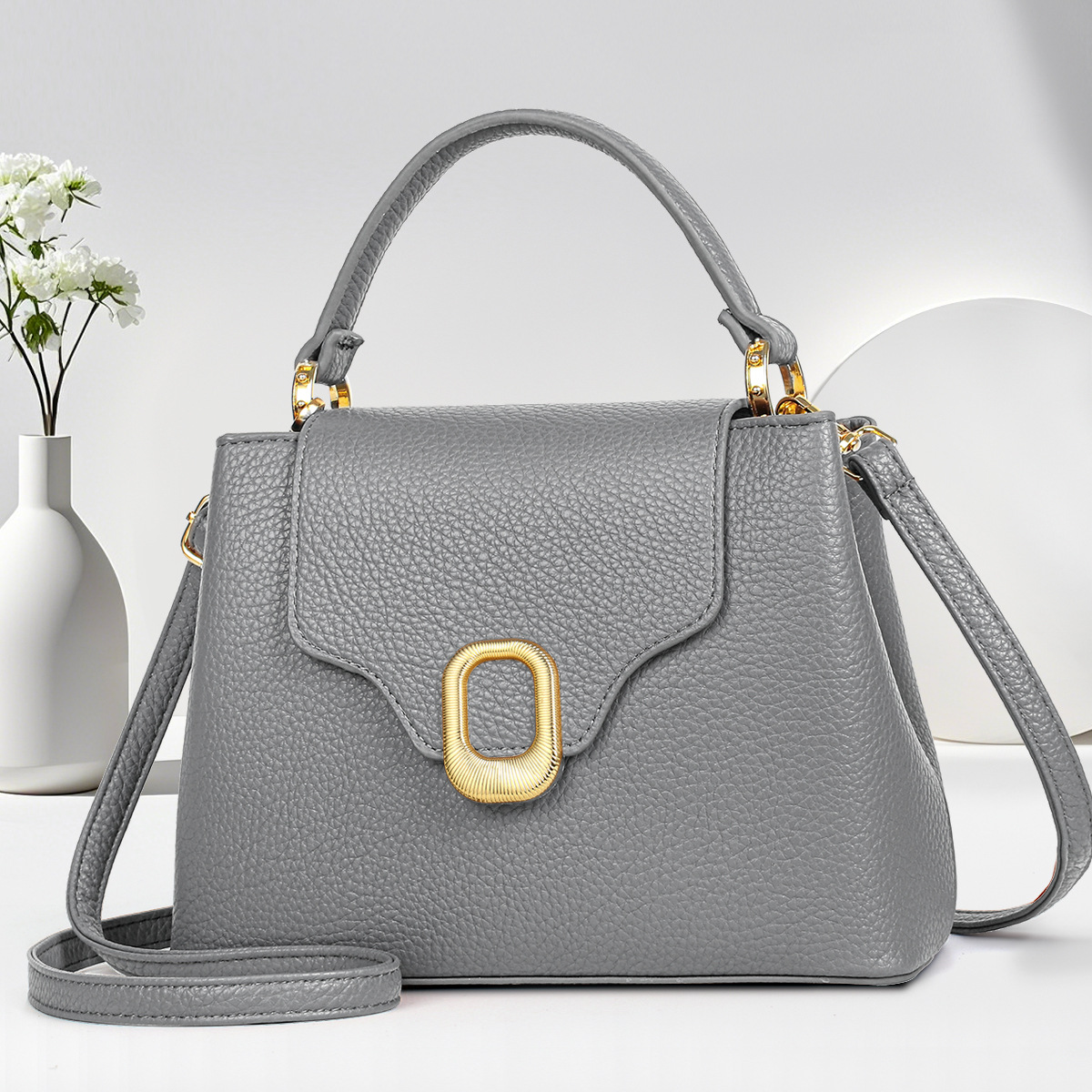 Fashionable hand-held small square bag for women, Spring 2025 new Korean solid color stylish crossbody bag, texture niche single-shoulder bag details Picture