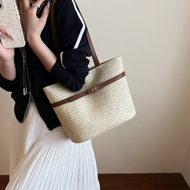 The 2025 summer new seaside beach straw woven bag is a casual, simple, fashionable and versatile women's single-shoulder bag for vacation and travel details Picture