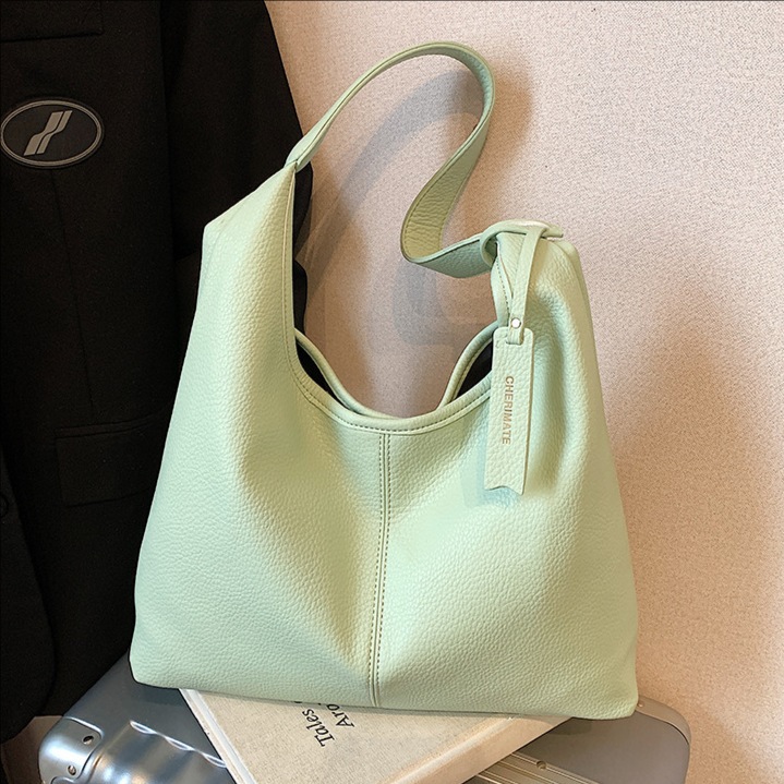 High-end retro lychee pattern large-capacity bucket bag for women 2025 new style, trendy, versatile and simple single-shoulder armpit bag full figure