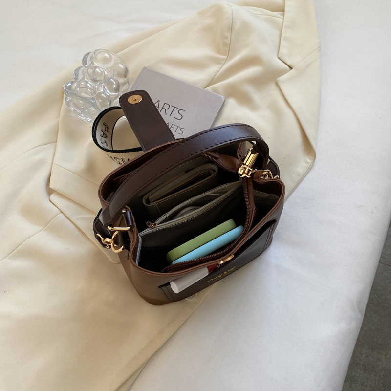 Factory wholesale custom bags: Women's retro bucket bags, fashionable and simple handbags, high-end single-shoulder crossbody bags Application Scenario