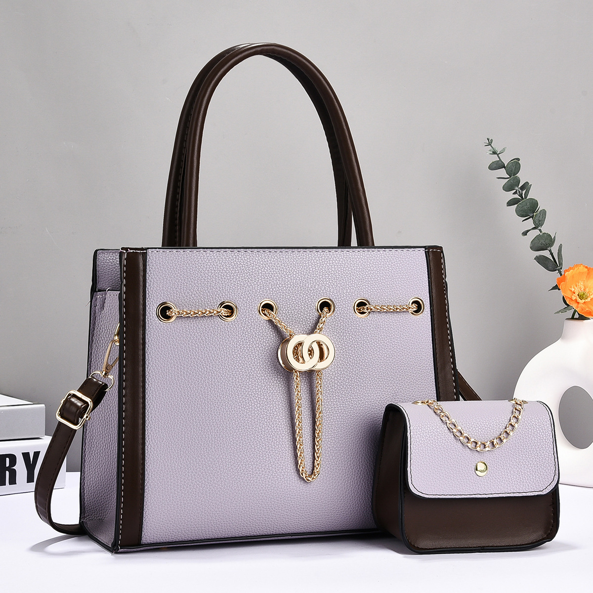"2025 New style of foreign trade wholesale factory direct sales, trendy and versatile, large-capacity hand-held crossbody women's outdoor bag. Application Scenario