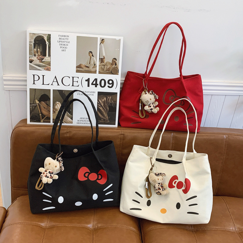 Large-capacity cartoon canvas bag for women, 2025 new style cartoon cute single-shoulder tote bag, large-capacity hand-carry bag Application Scenario