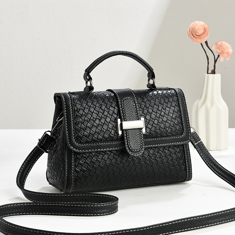 Retro Korean-style small square bag 2025 new trendy and fashionable women's handbag with checkered pattern and fashionable texture, single-shoulder crossbody bag details Picture