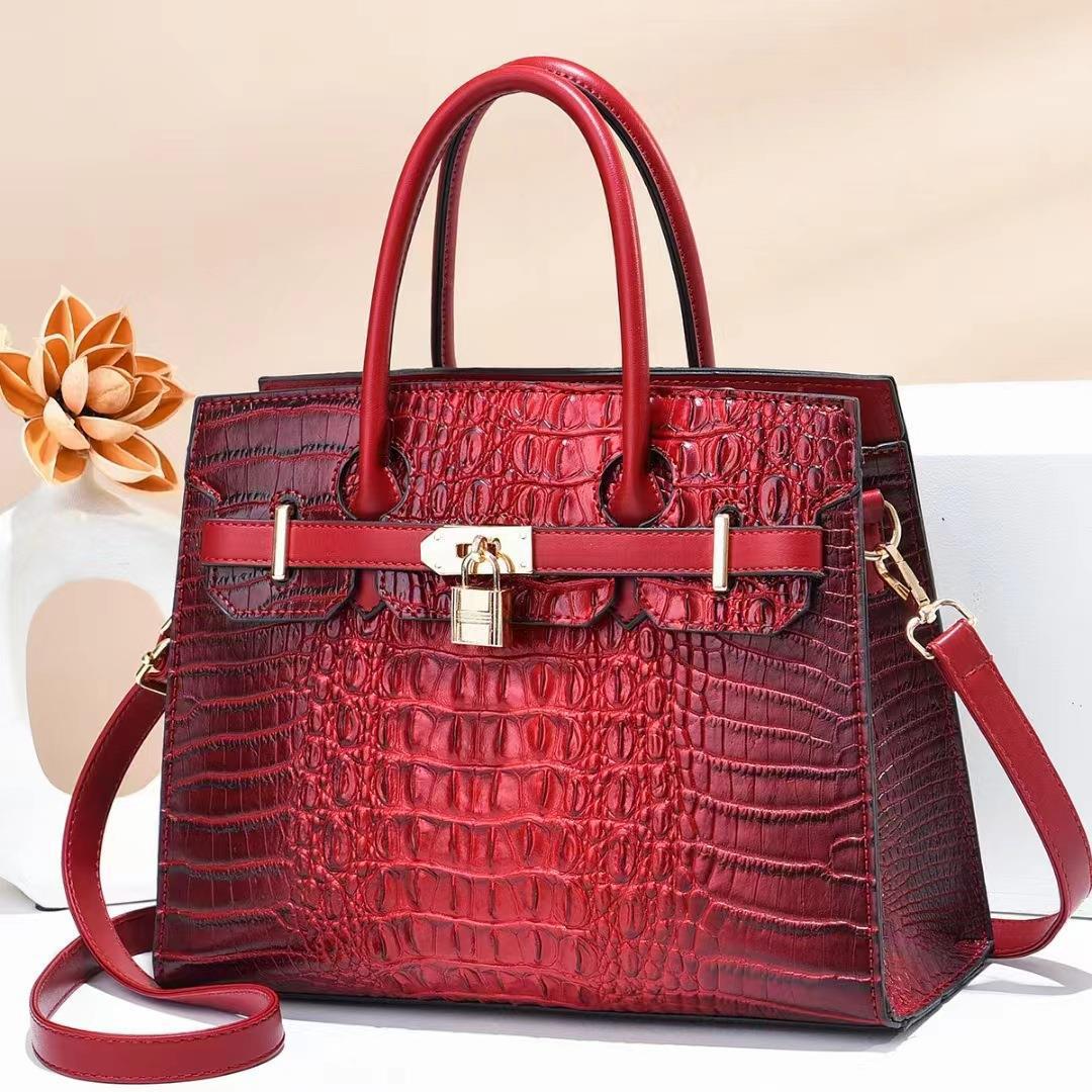 The 2022 new cross-border fashion large-capacity crocodile pattern handbag for middle-aged women Specification drawing