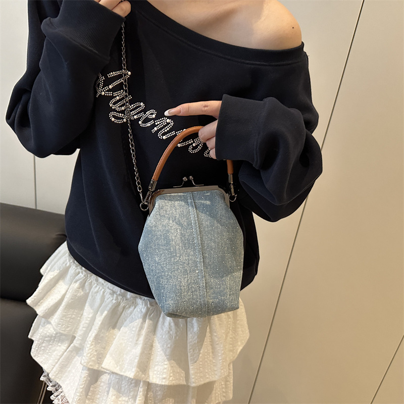 2025 New style clip bag, artistic handbag, versatile commuting denim bag, ins bag, women's retro mobile phone bag details Picture
