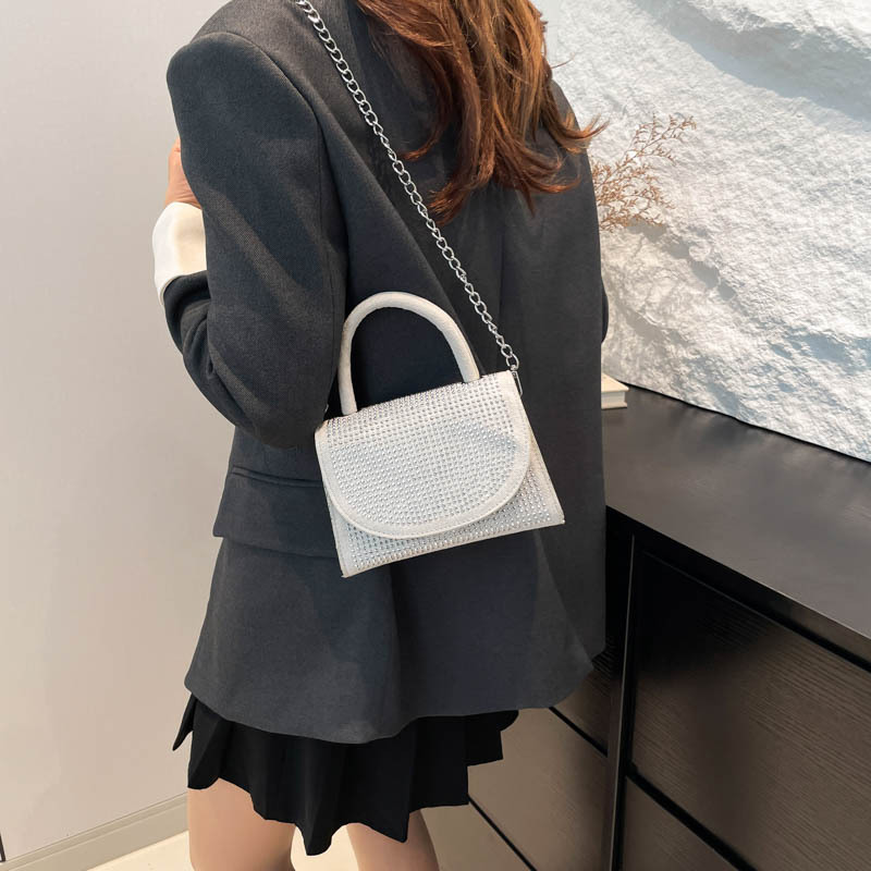 Retro and trendy handbag for women, 2024 new style, stylish and trendy bag, single-shoulder bag, personalized diamond chain small bag Specification drawing