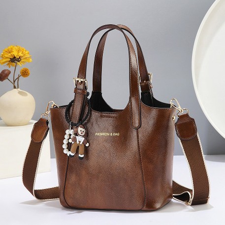 Retro handbag 2025, a versatile and elegant new single-shoulder crossbody bag in Korean style, a beautiful retro single-trend bag Application Scenario