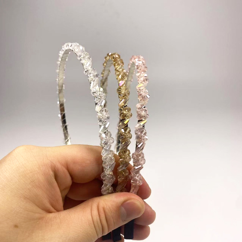 The new crystal hair band is anti-slip and high-end. It is a versatile and fashionable headwear. It is a pure handcrafted double-row crystal hair accessory for simple women Application Scenario