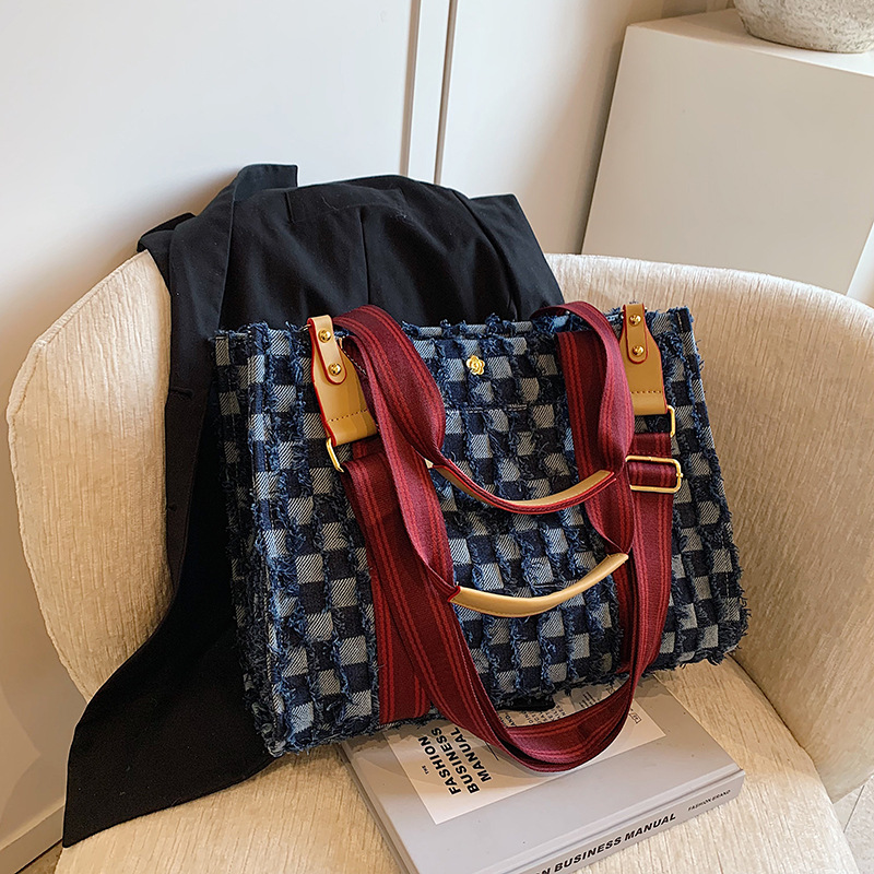 Denim large-capacity bag for women 2025 new style casual and versatile handbag, niche commuting single-shoulder crossbody bag trend Specification drawing