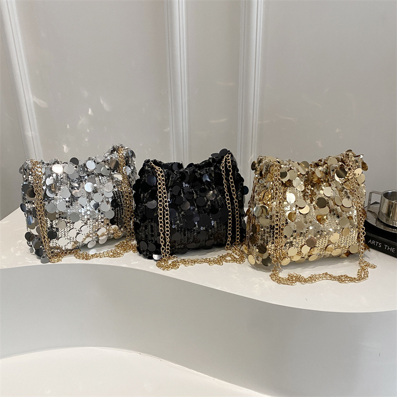 Cool sequined evening bag for women 2025 New style, trendy and versatile chain small square bag, niche single-shoulder crossbody bag Application Scenario