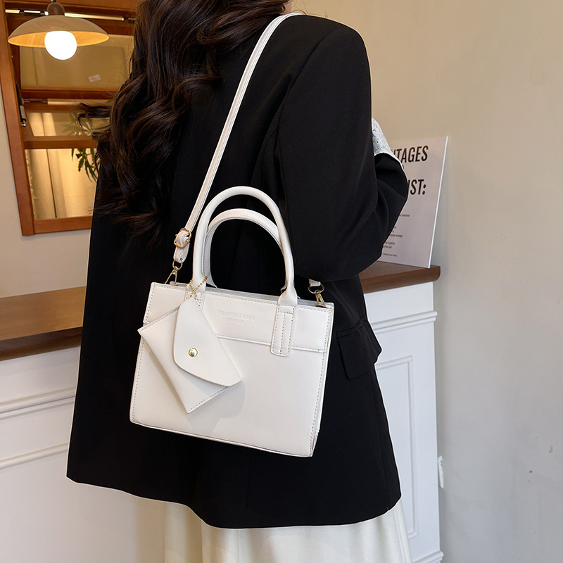 Retro and fashionable platinum handbag for women, Spring/Summer 2025 new Korean version, large-capacity single-shoulder bag, commuter crossbody bag Specification drawing