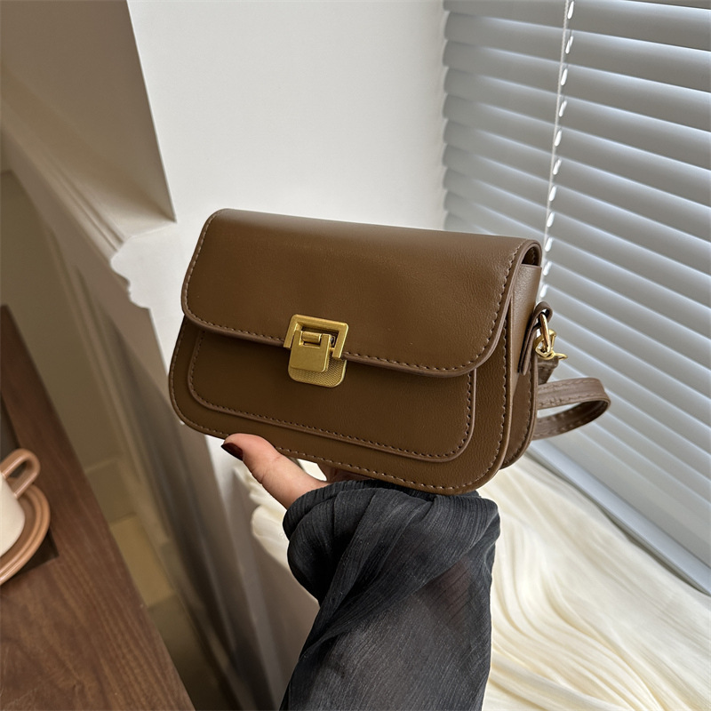 The 2024 stylish and simple crossbody bag for elegant ladies, a retro and stylish single-shoulder small square bag for cross-border use full figure