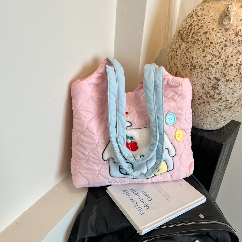 Korean cute cartoon Apple Tote bag 2025 new style trendy and fashionable large-capacity versatile hand-held armpit bag Application Scenario
