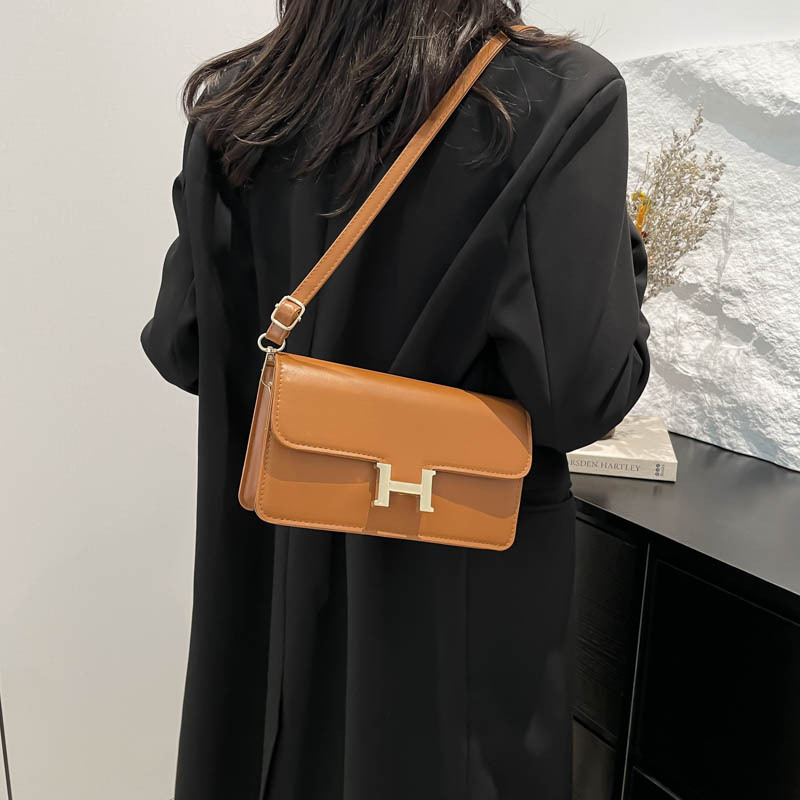 Fashionable, chic, niche, casual, elegant and high-quality 2025 new style, trendy and chic, single-shoulder crossbody small square bag for women details Picture
