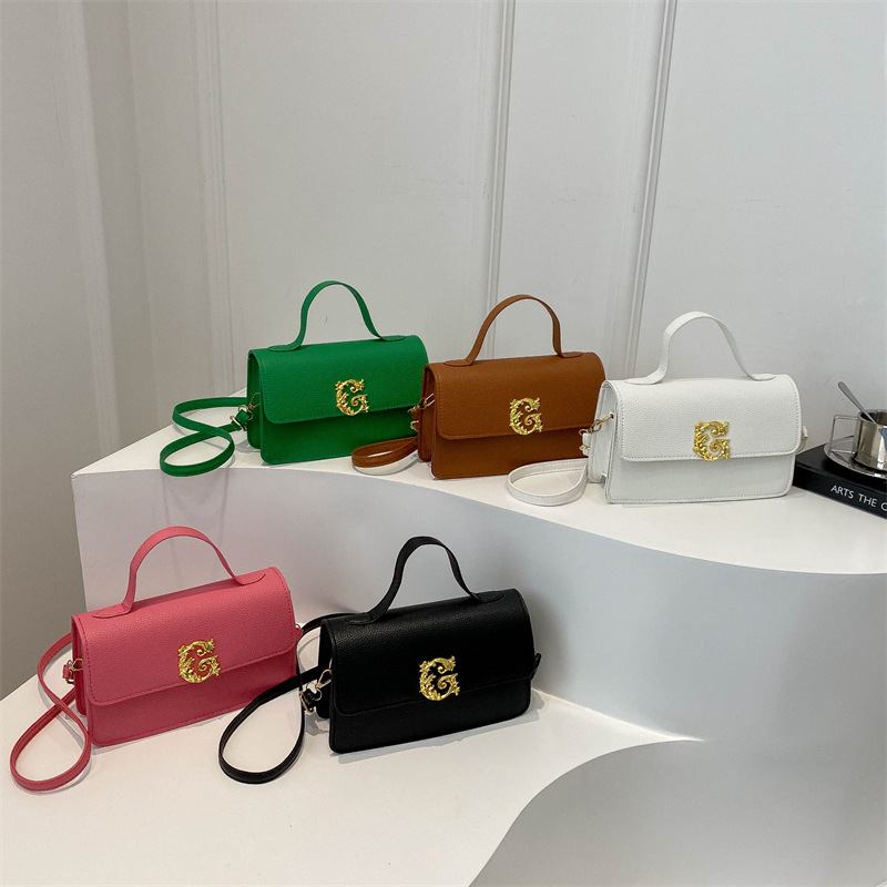 This year, cross-border quality small bags are popular in women's fashion. They are fresh and versatile crossbody bags and small square handbags for commuting Application Scenario